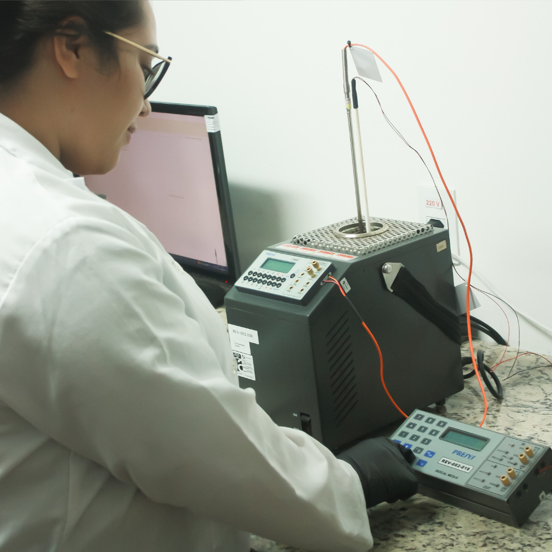 Calibração de equipamentos, ensaio em válvulas de segurança e pressostato, inspeção NR13 e venda de equipamentos.